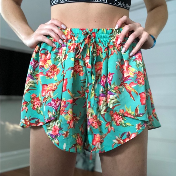 LF Floral Shorts - Picture 1 of 5